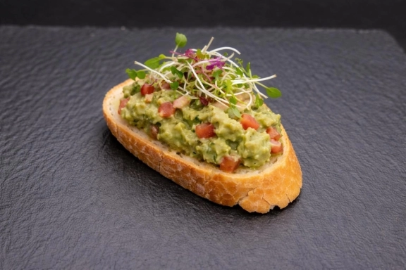 Avokádókrém, retekcsíra VEGA, VEGÁN koktélszendvics